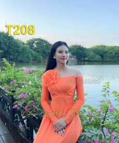 Áo dài thiết kế Vân Ca màu cà rốt mã T208 Hoàng Cẩm Chi