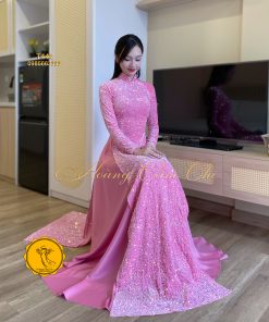 Áo dài nhung kim sa lấp lánh màu hồng Baby thương hiệu Hoàng Cẩm Chi